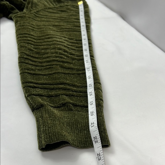 AnyBody Olive Green Chenille V-Neck 3D Textured Long Sleeve Sweater Size L - Picture 10 of 12